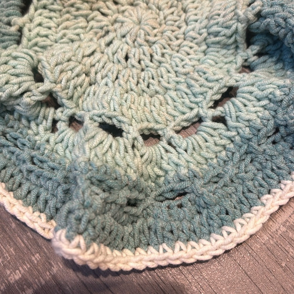 NEW! Lot x 2 Handmade Crocheted Pot Holders in Turquoise and Lavender - Picture 4 of 5